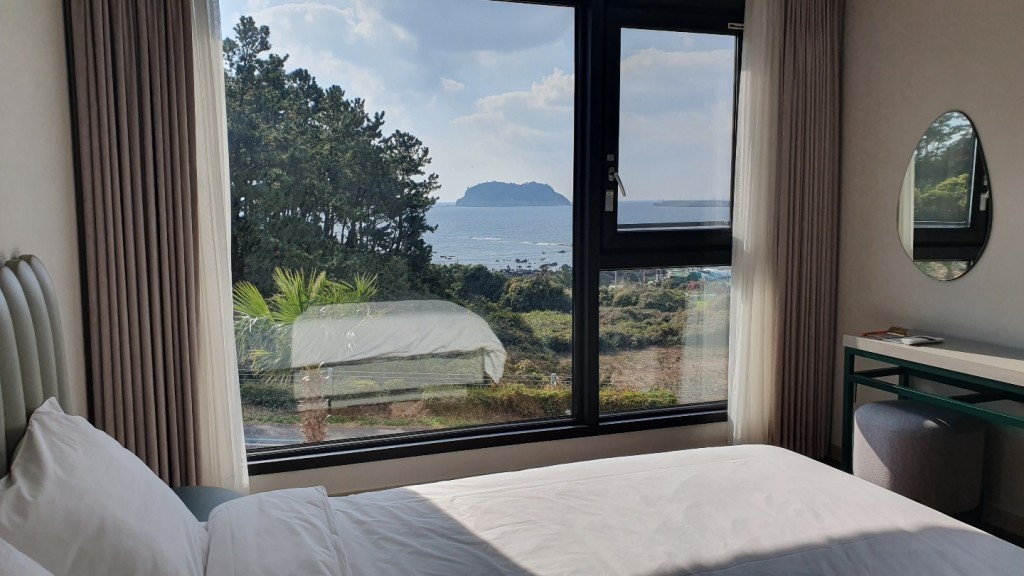 스탠다드 퀸(레이트 체크아웃 13시, 오션뷰)