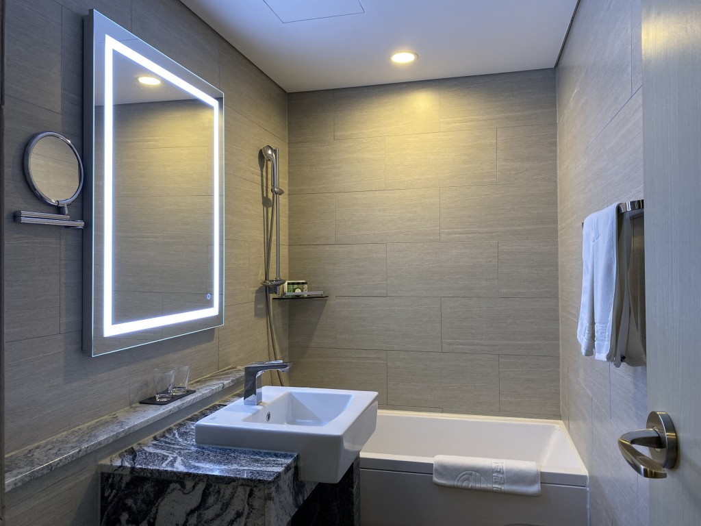 room detail thumbnail 1