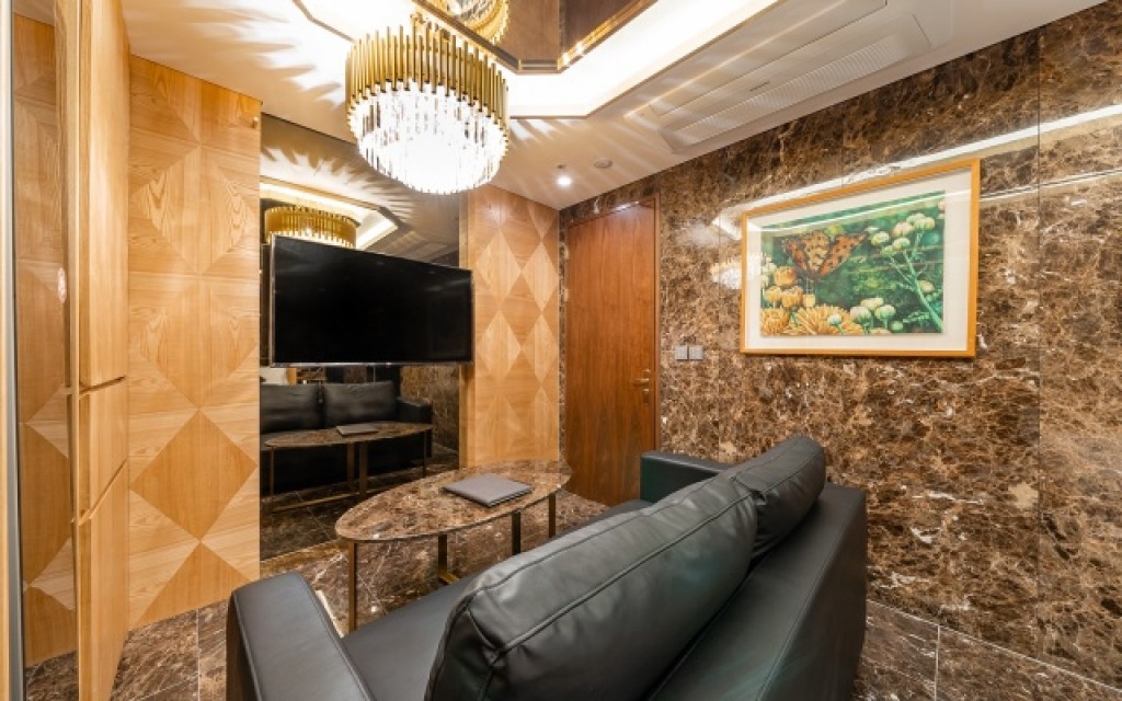 room detail thumbnail 2