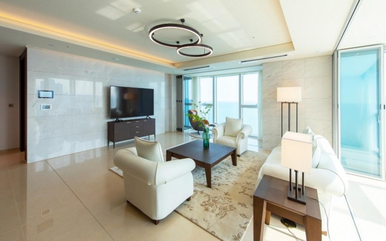 Elsity Residence