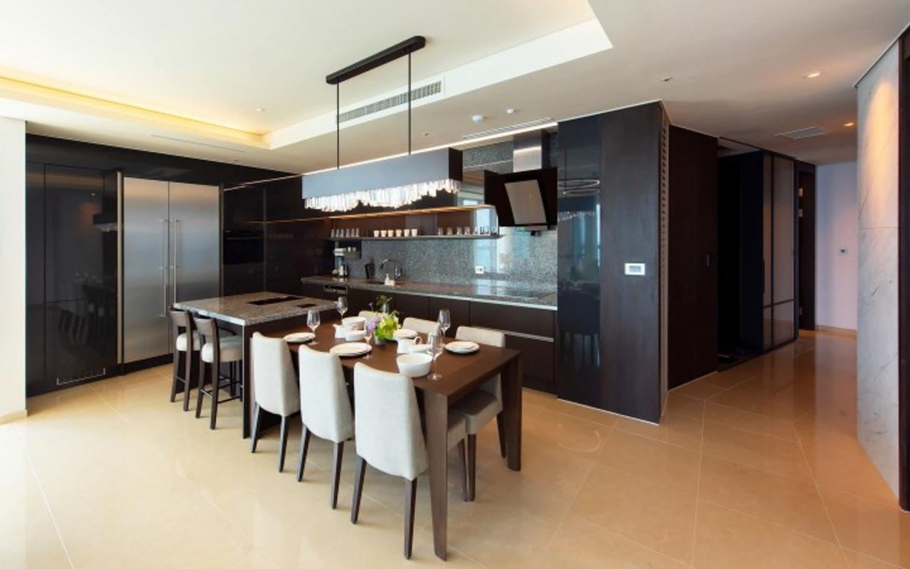 Elsity Residence