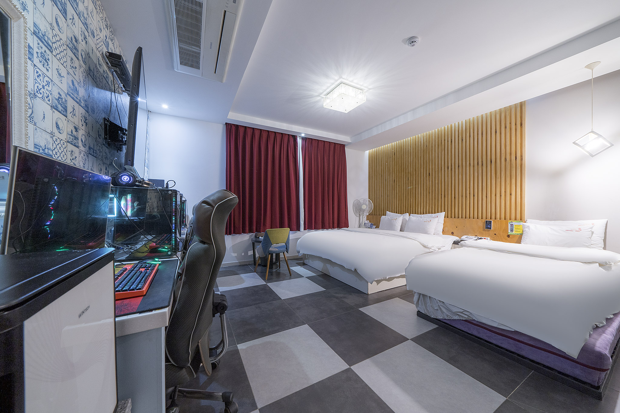 room detail thumbnail 2