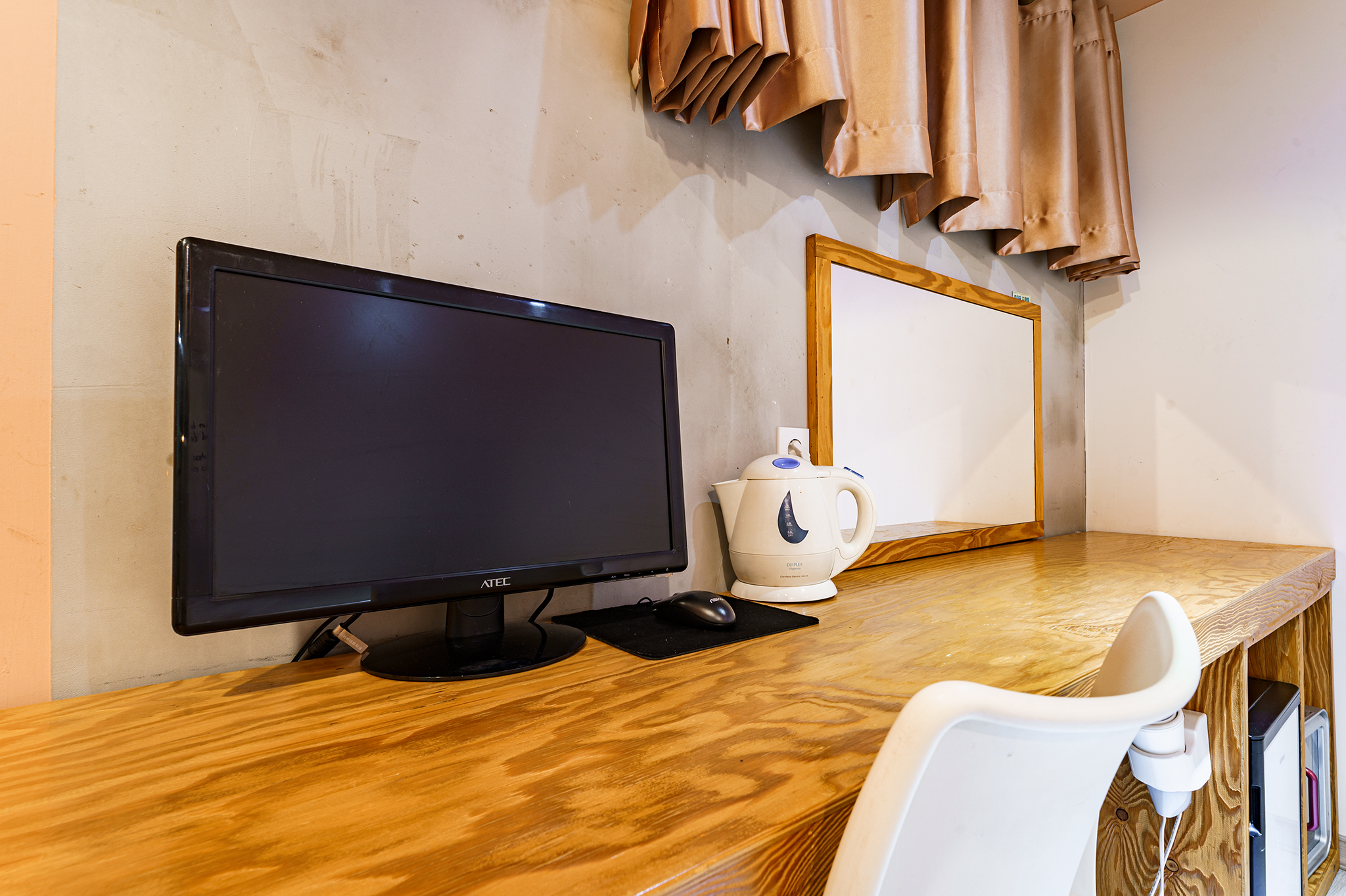room detail thumbnail 2