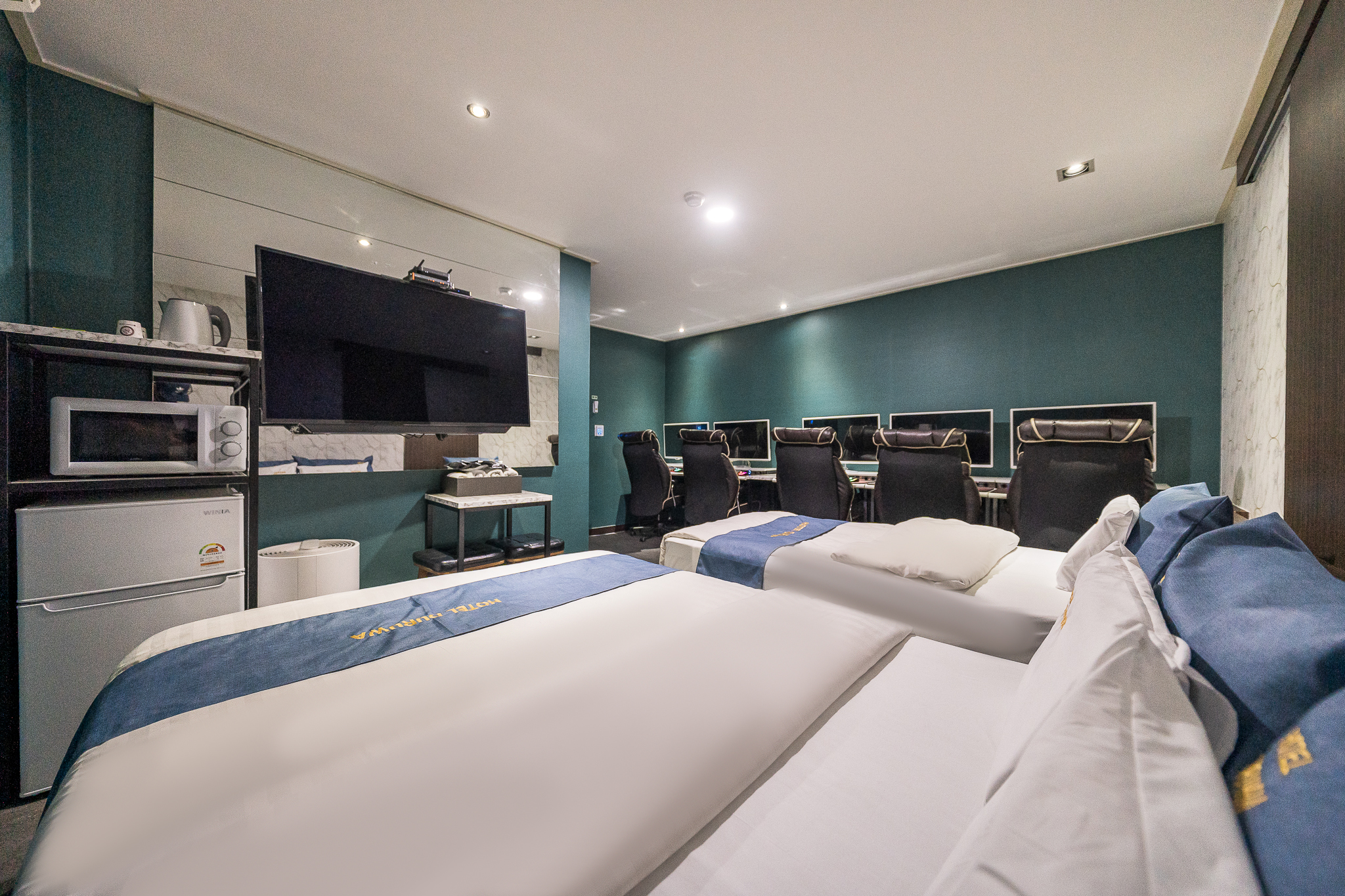 room detail thumbnail 2