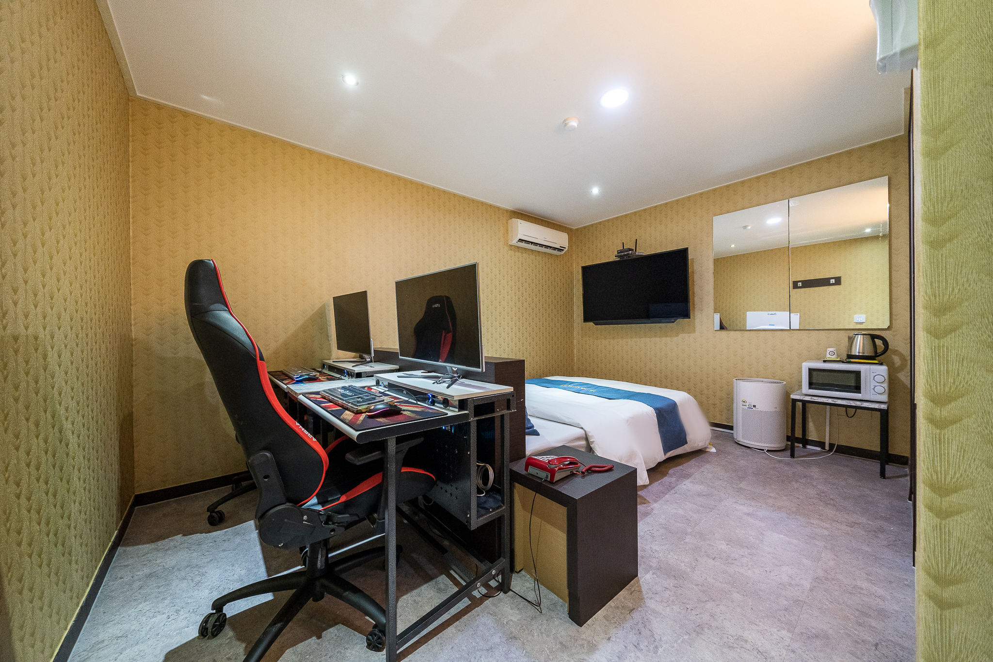 room detail thumbnail 0