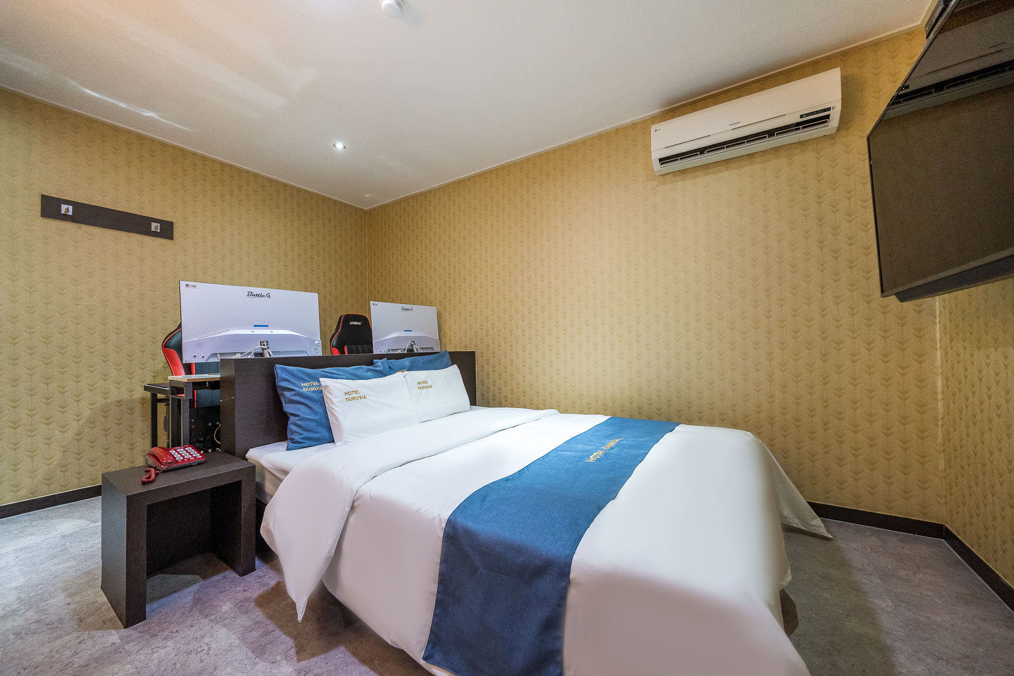 room detail thumbnail 1