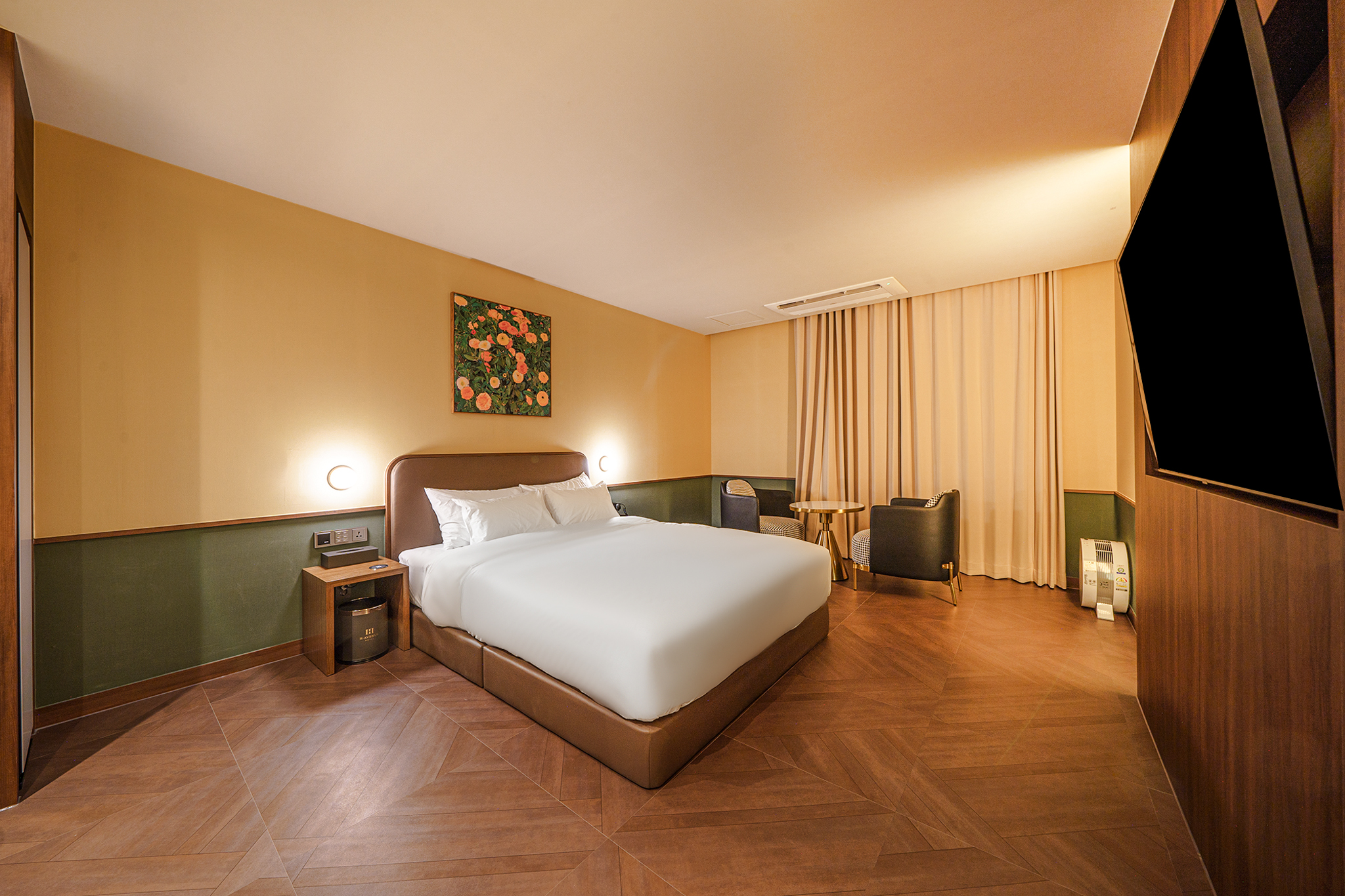 room detail thumbnail 1