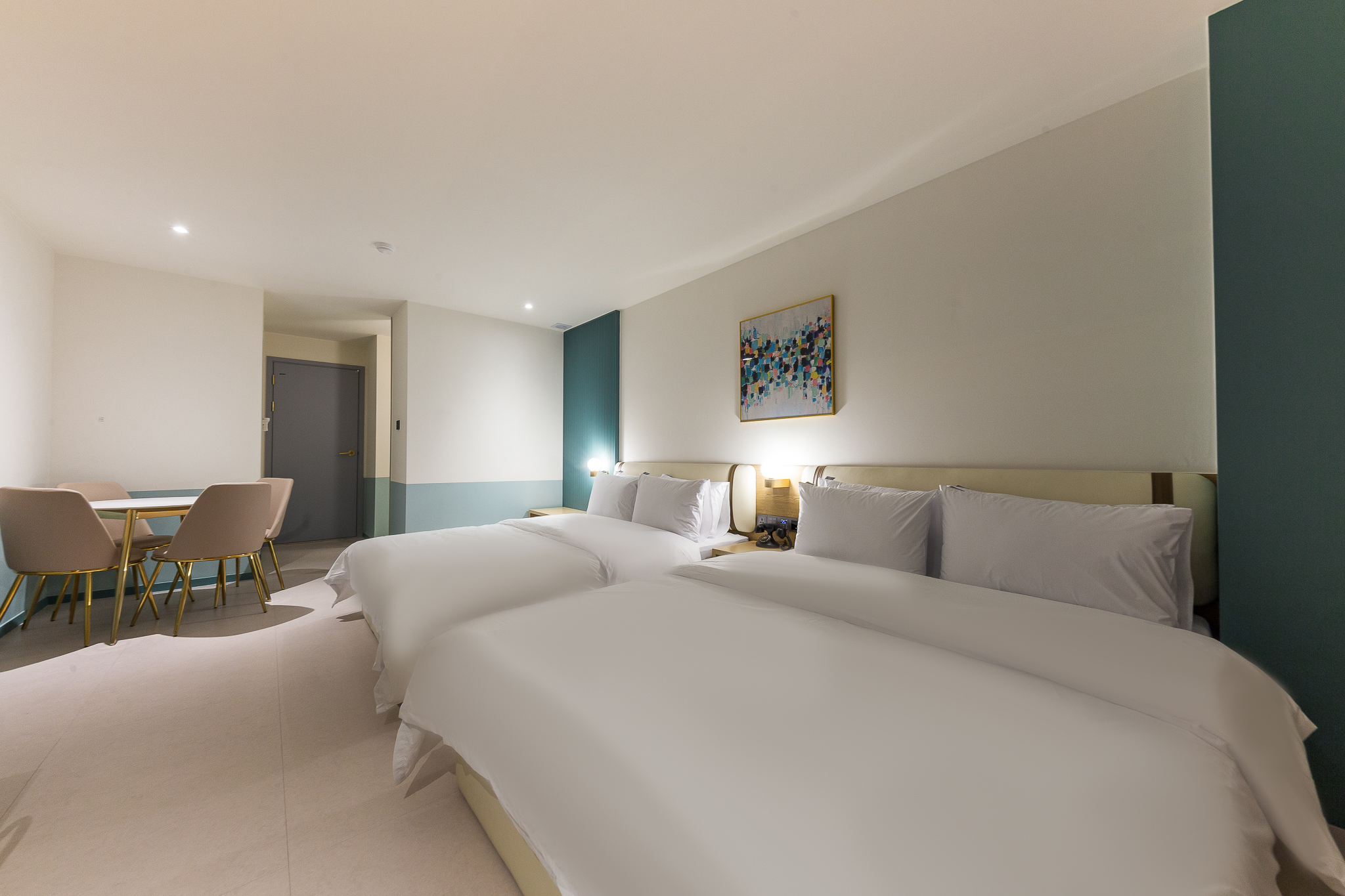 room detail thumbnail 2