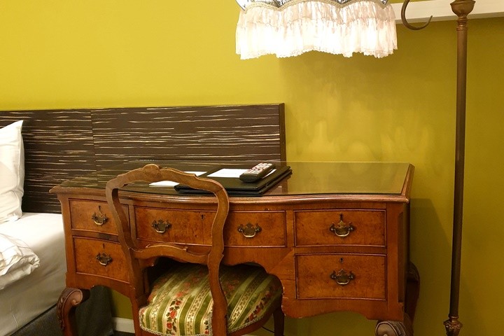 room detail thumbnail 1