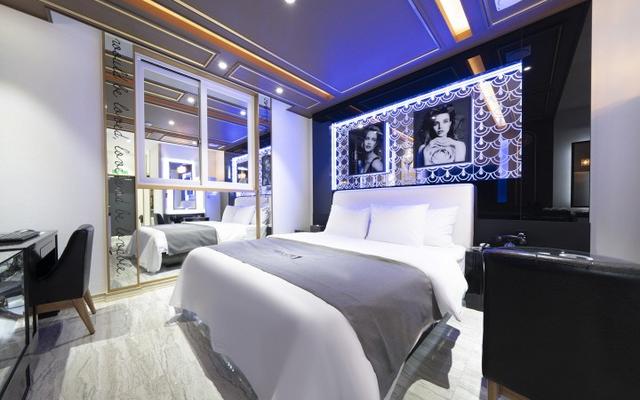 천안 명품 DRIVE IN 무인호텔 J