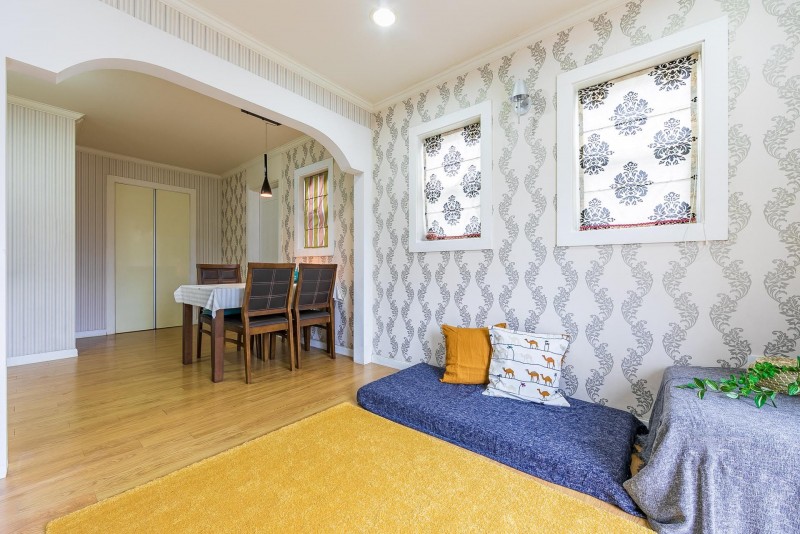 room detail thumbnail 2