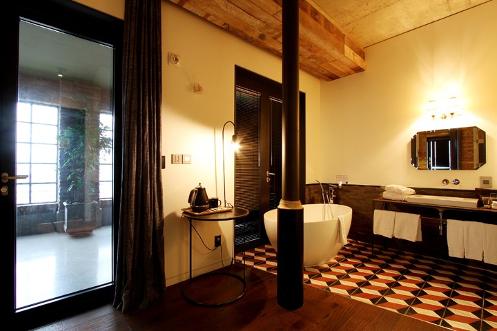 room detail thumbnail 2
