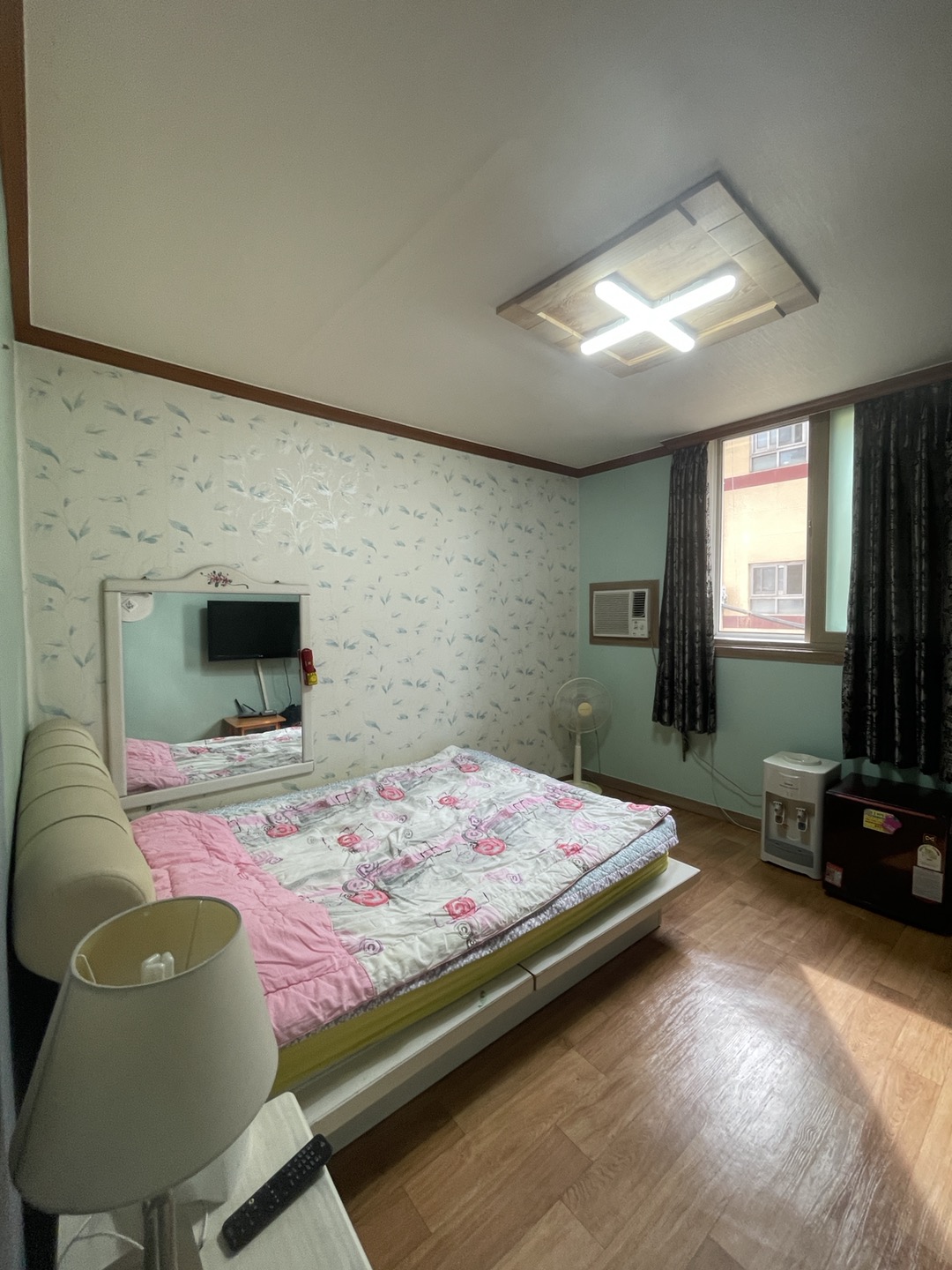 room detail thumbnail 0