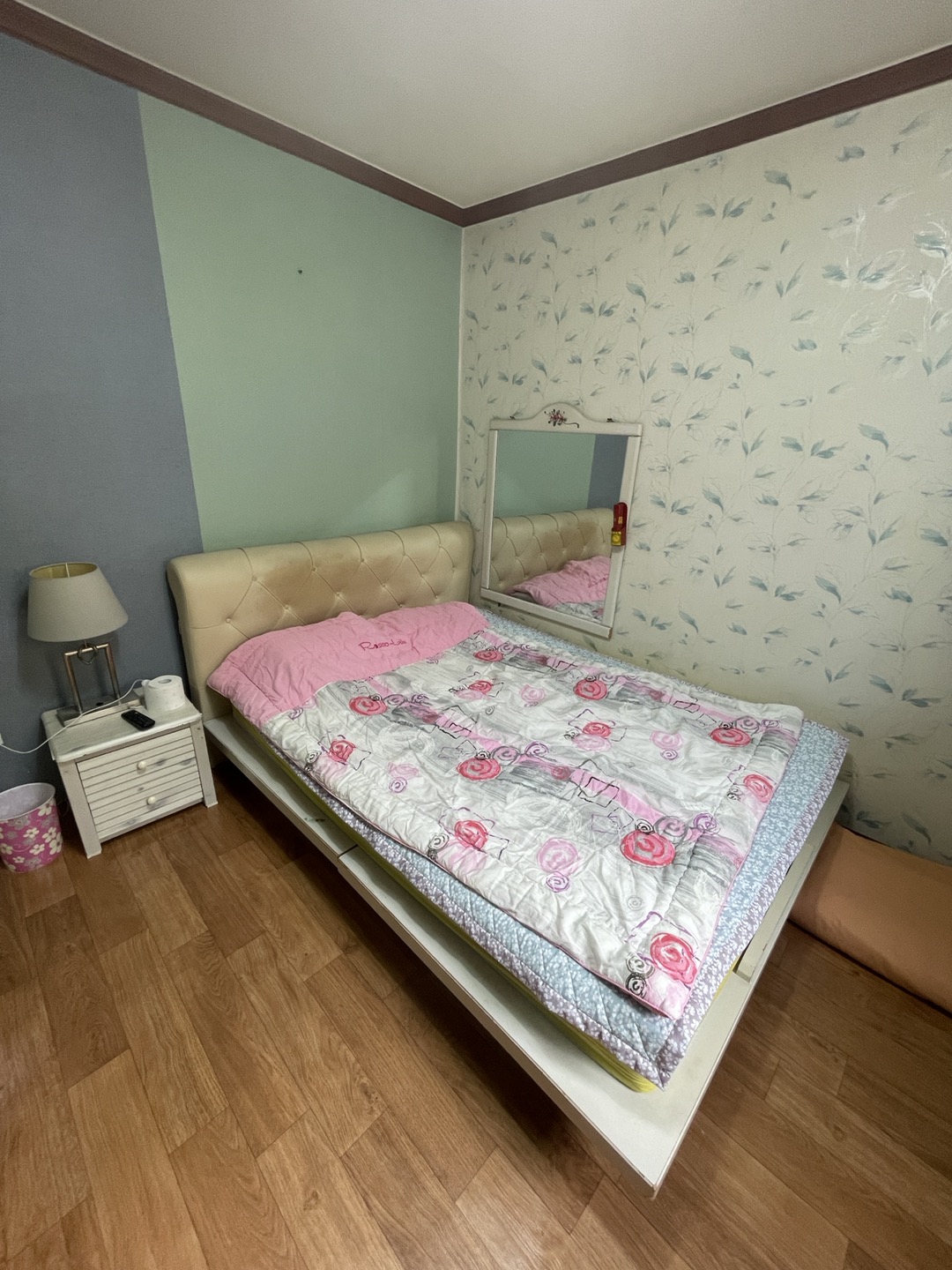 room detail thumbnail 1