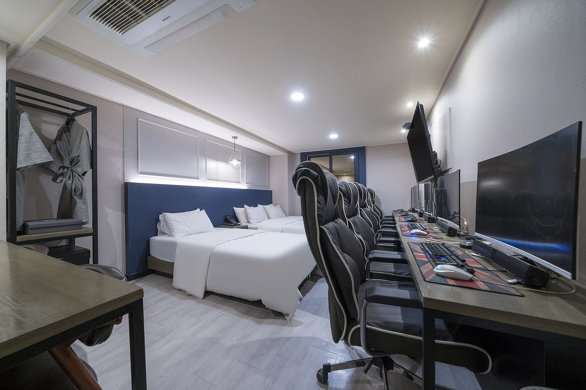 room detail thumbnail 0