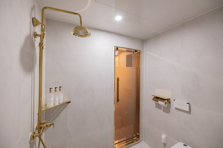 https://yaimg.yanolja.com/v5/2022/09/20/14/6329c8841ba615.55141793.jpg