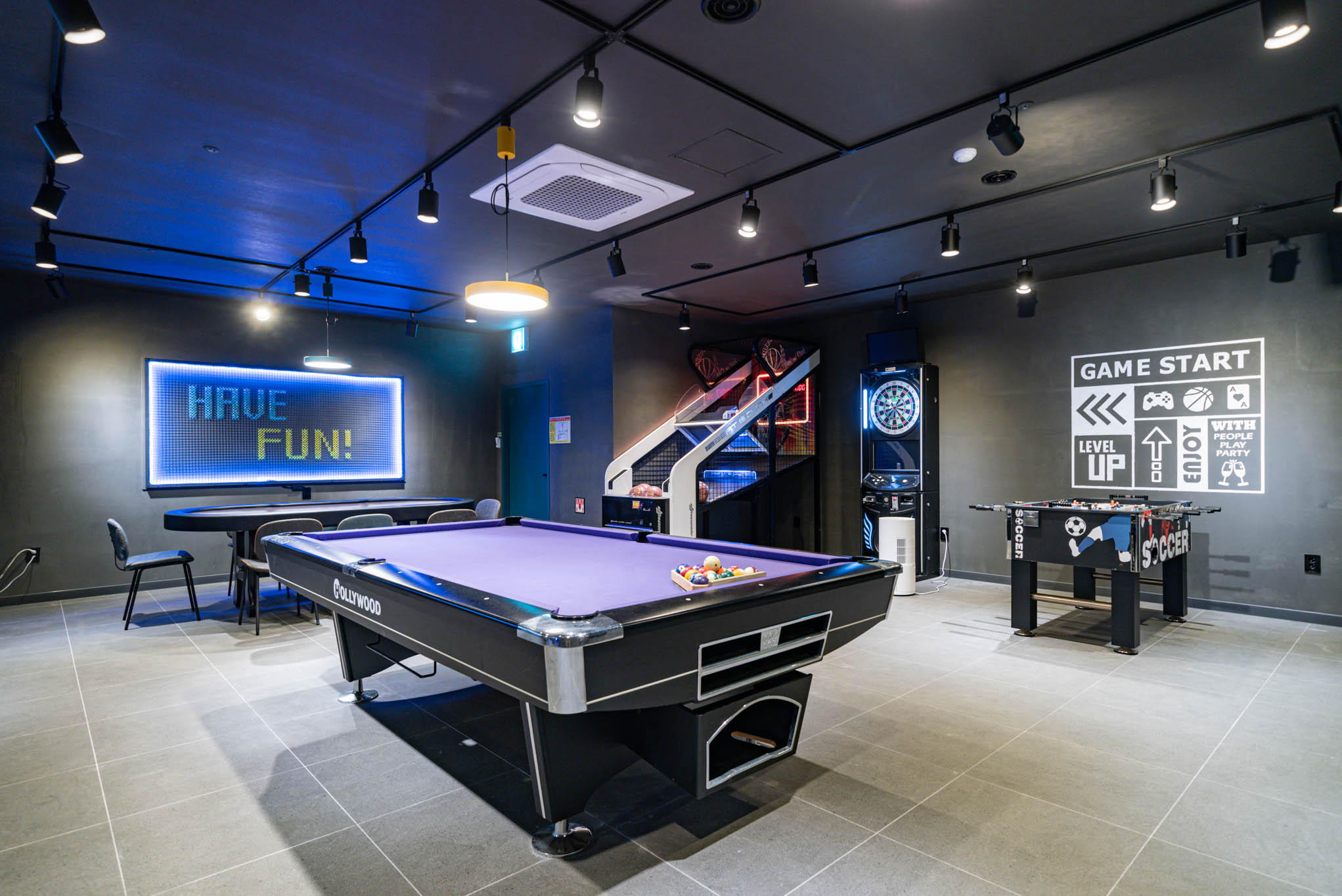 room detail thumbnail 1