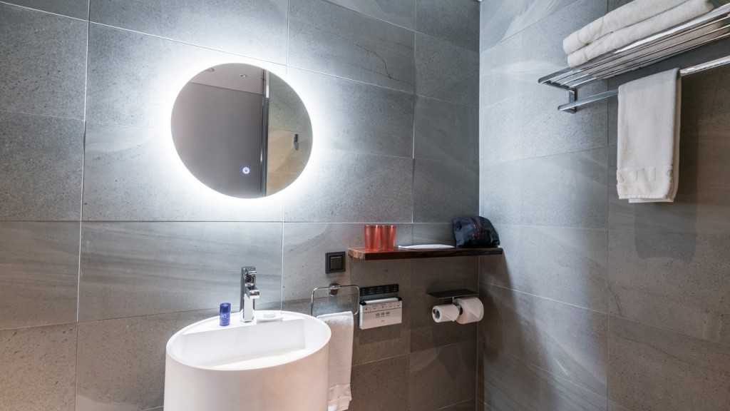 room detail thumbnail 1