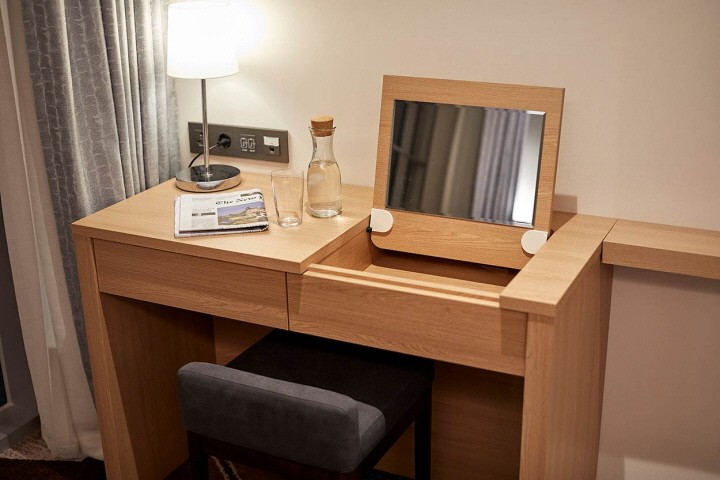 room detail thumbnail 2