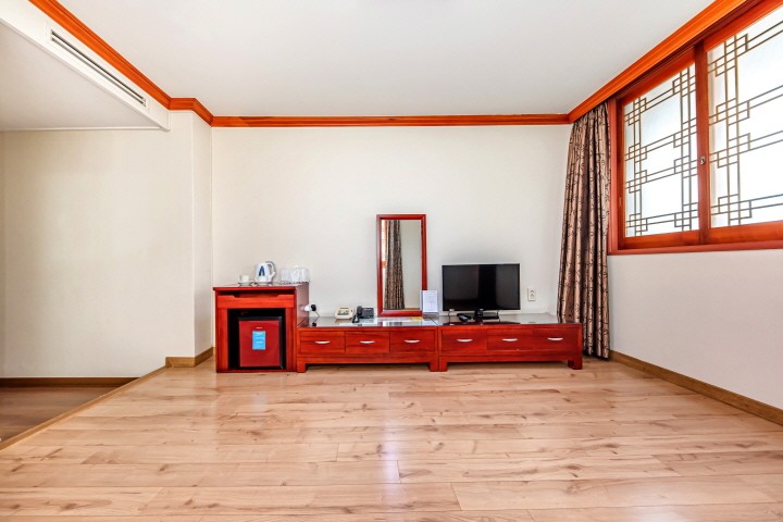 https://yaimg.yanolja.com/v5/2022/10/05/12/633d74750c1c24.26403252.jpg