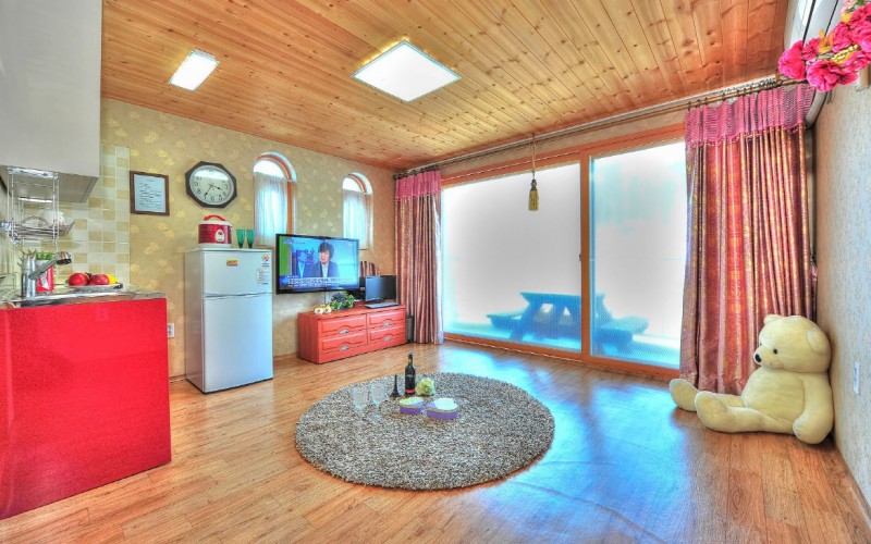 room detail thumbnail 1