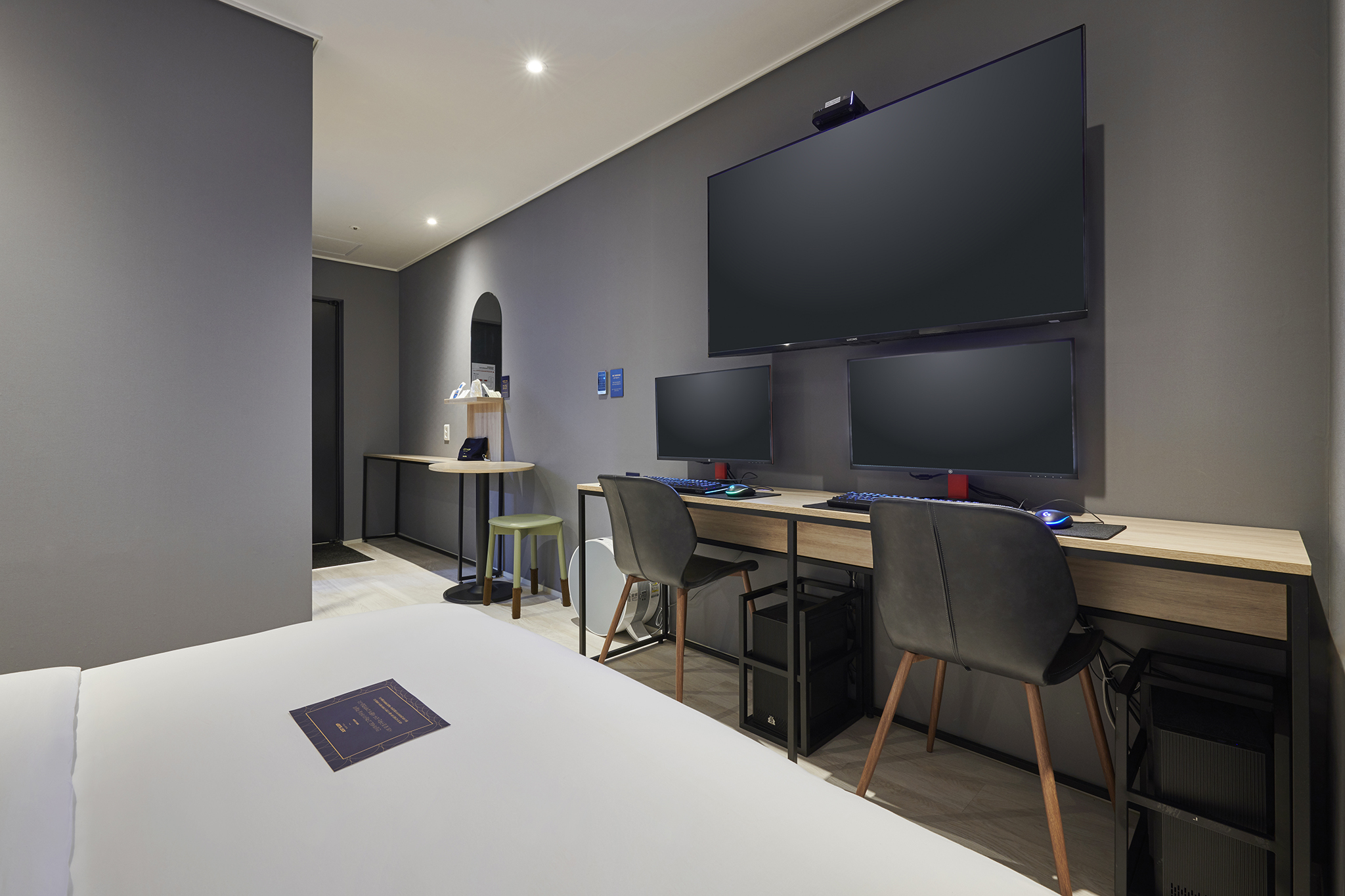 room detail thumbnail 1