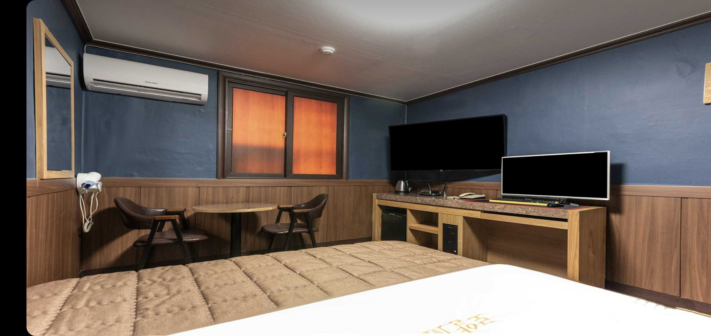 room detail thumbnail 0