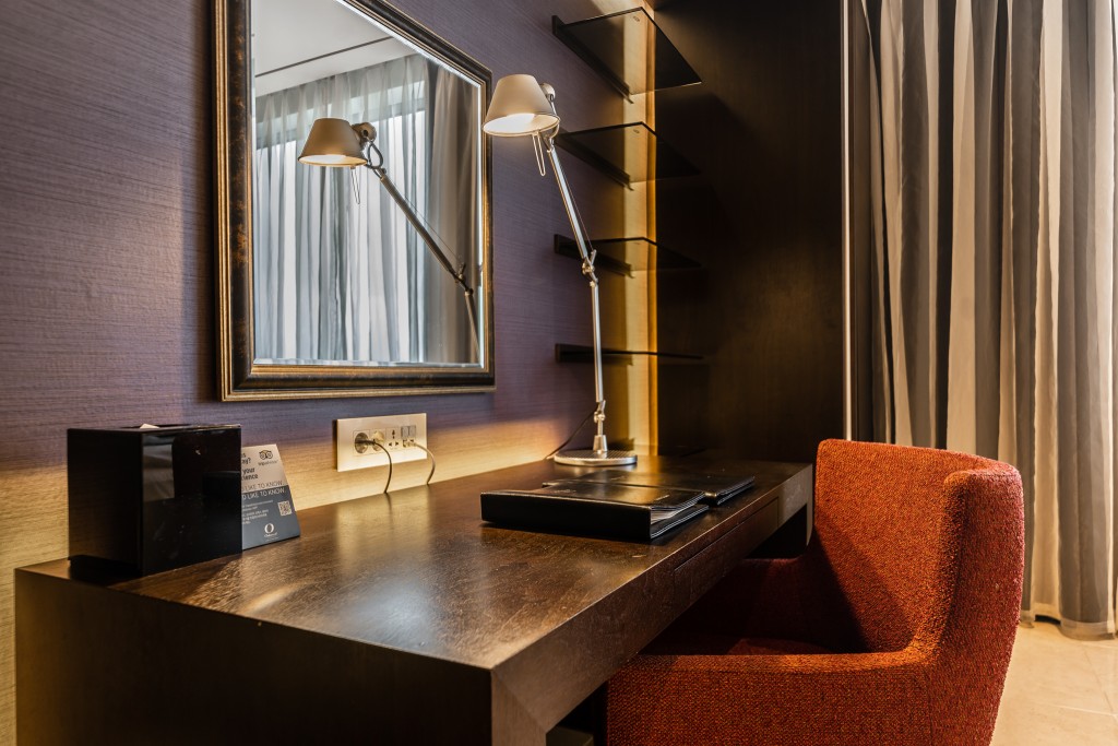 room detail thumbnail 2