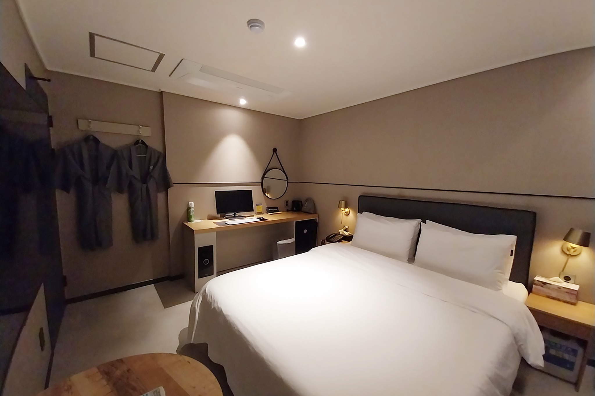 room detail thumbnail 0