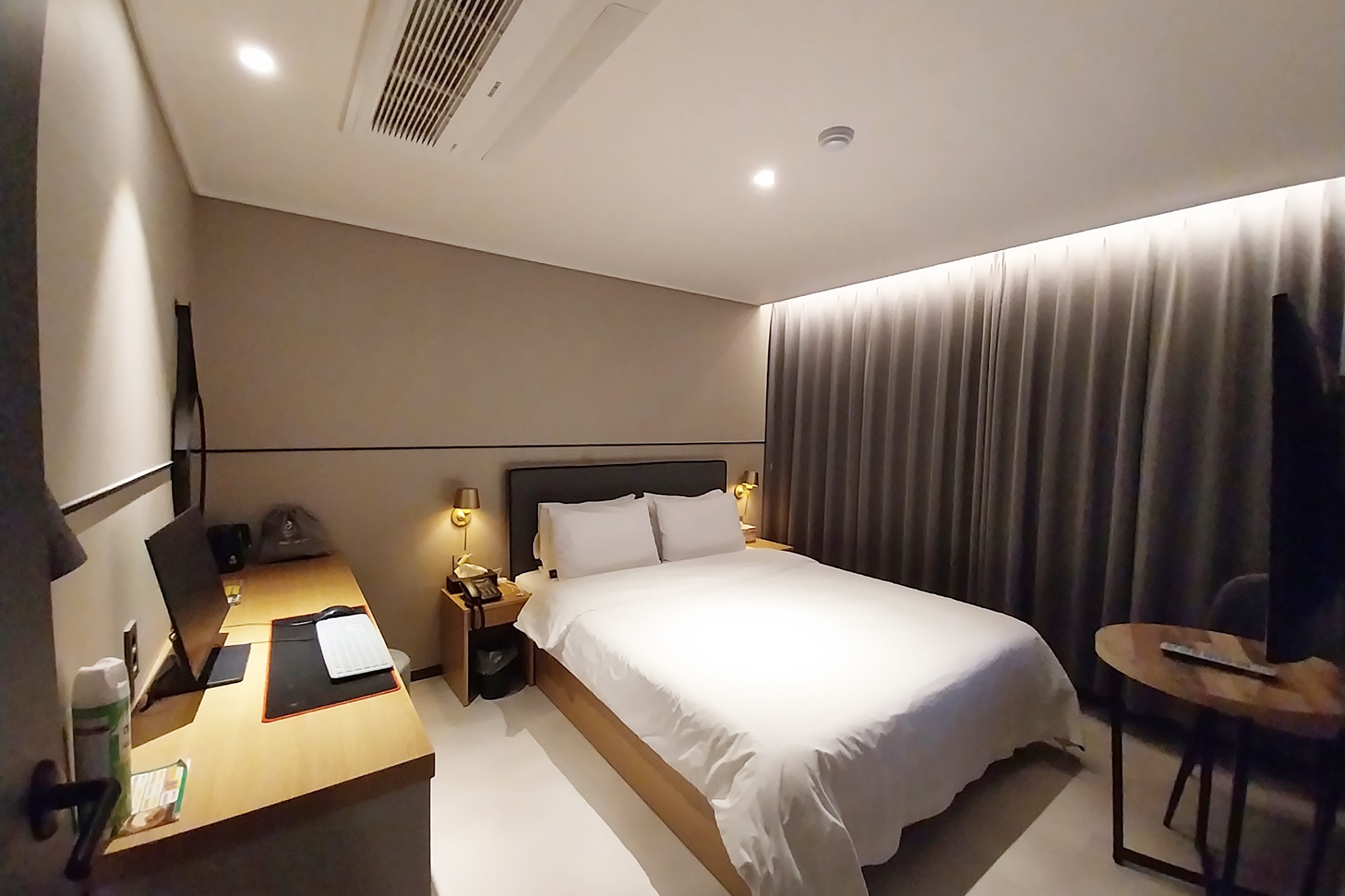 room detail thumbnail 1
