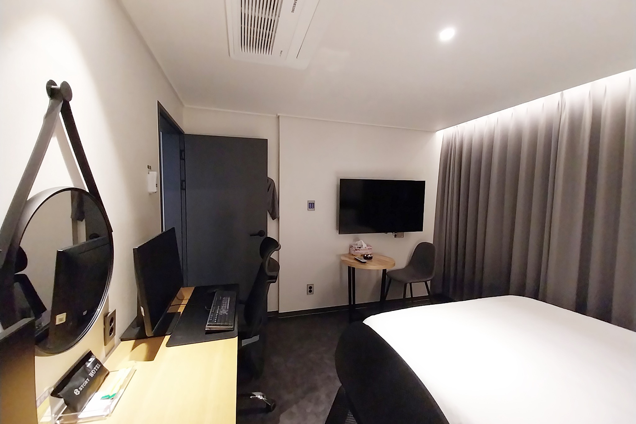 room detail thumbnail 1