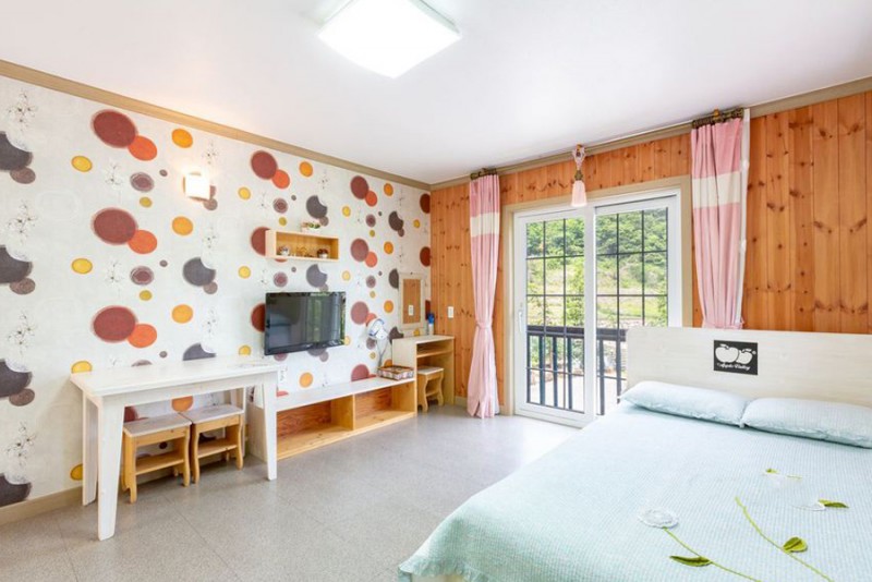 room detail thumbnail 2