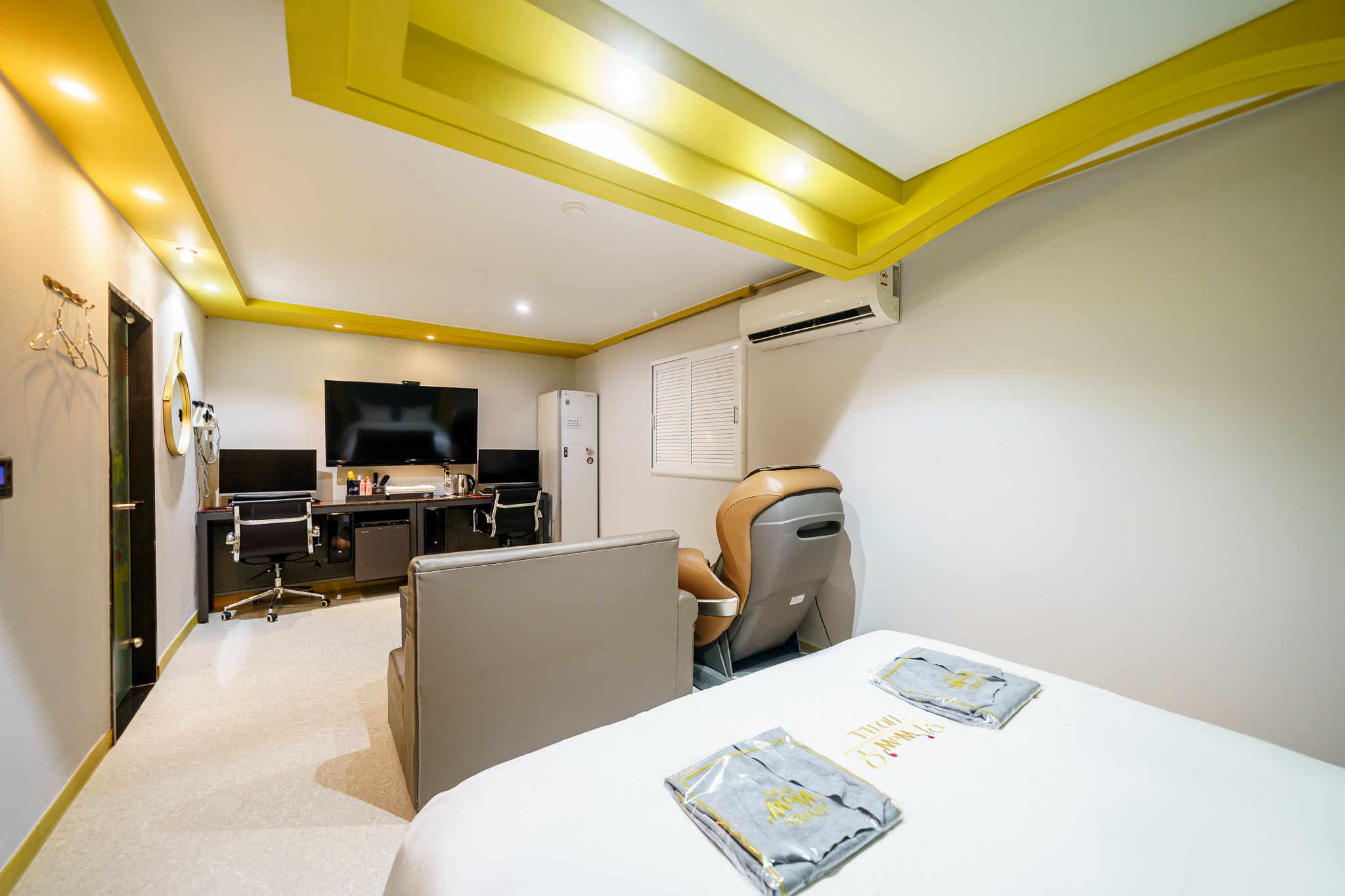 room detail thumbnail 1