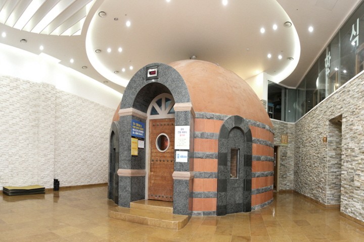 https://yaimg.yanolja.com/v5/2022/10/14/16/634994bf9e0378.50234284.jpg
