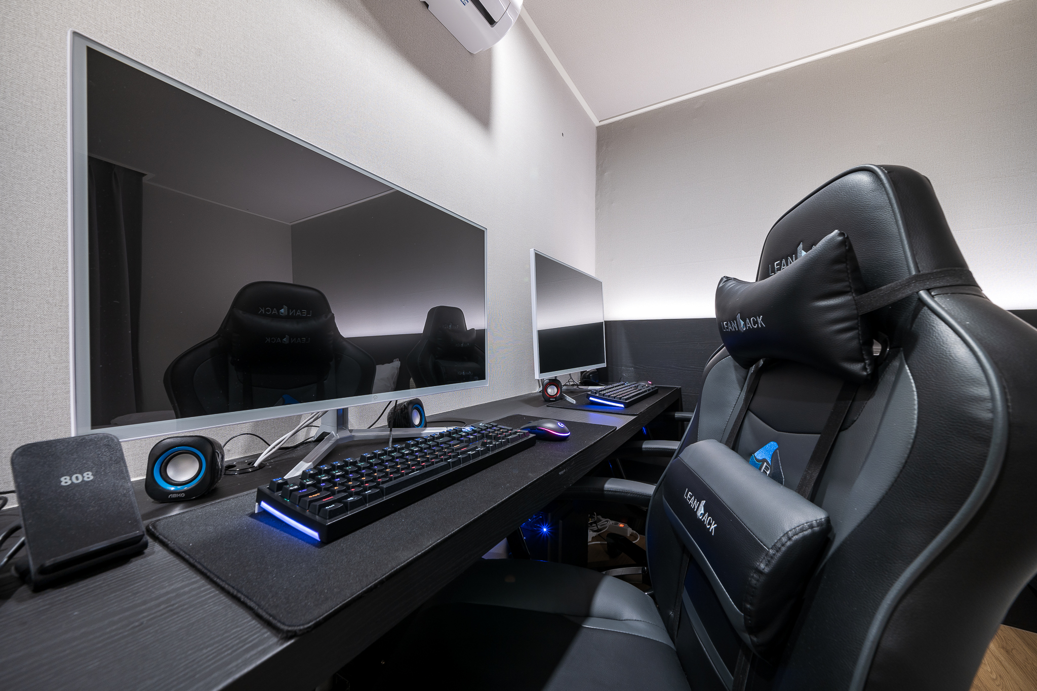 room detail thumbnail 2