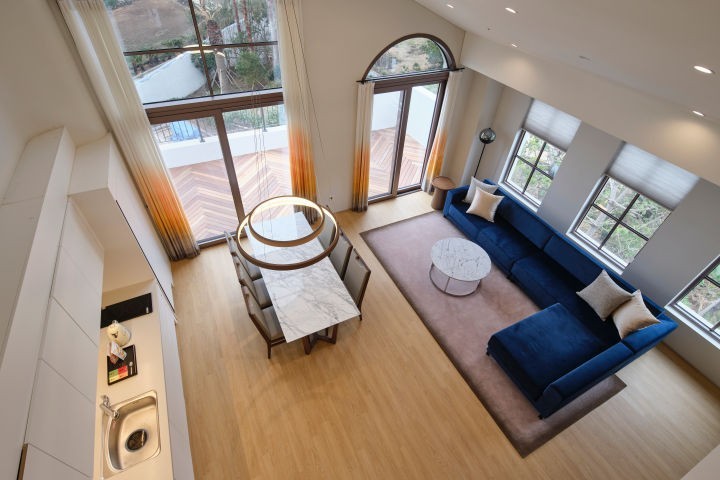 room detail thumbnail 2