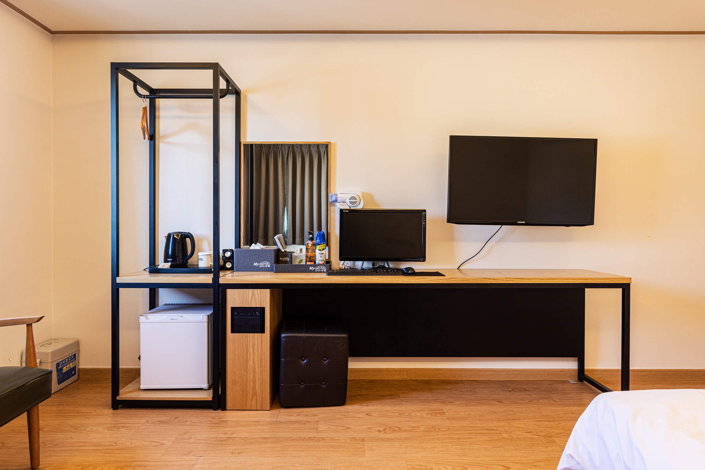 room detail thumbnail 2