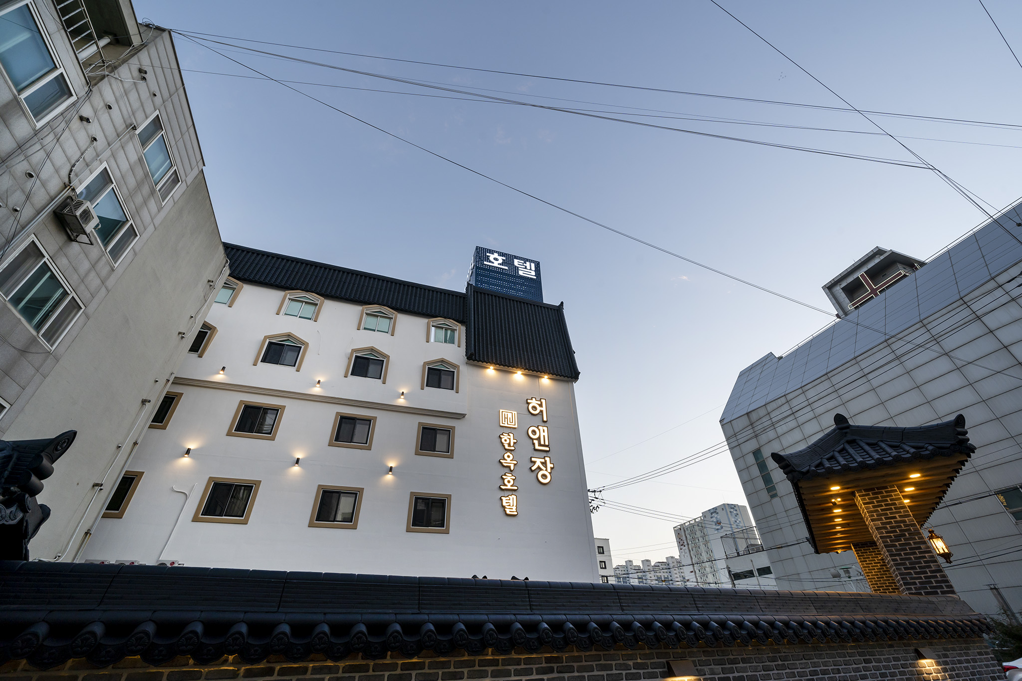 서산 허앤장 한옥호텔 호수공원점 외관