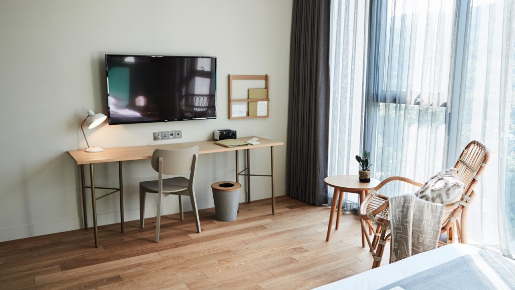 room detail thumbnail 2