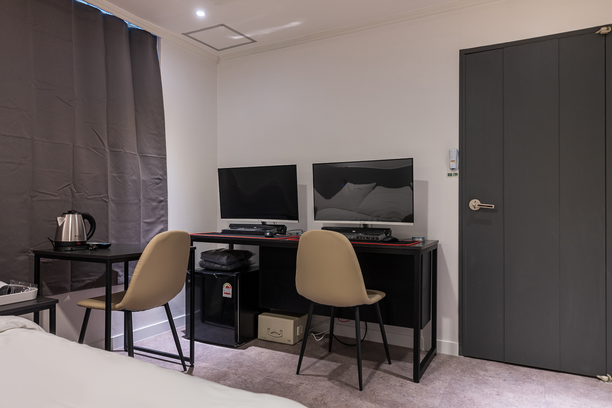 room detail thumbnail 2