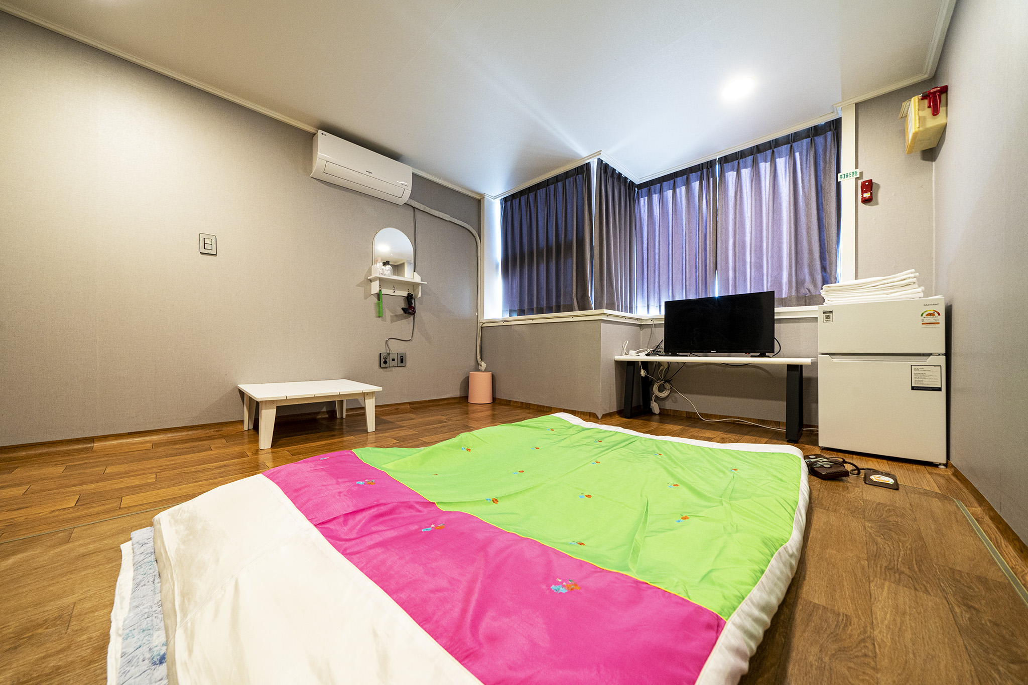 room detail thumbnail 2