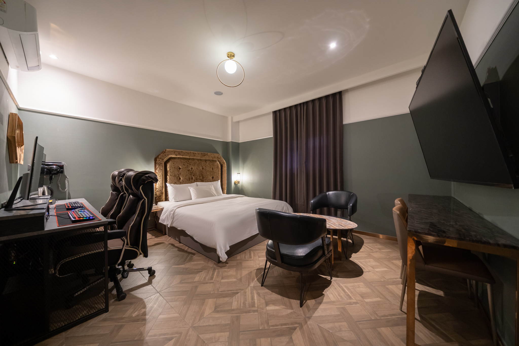 room detail thumbnail 0