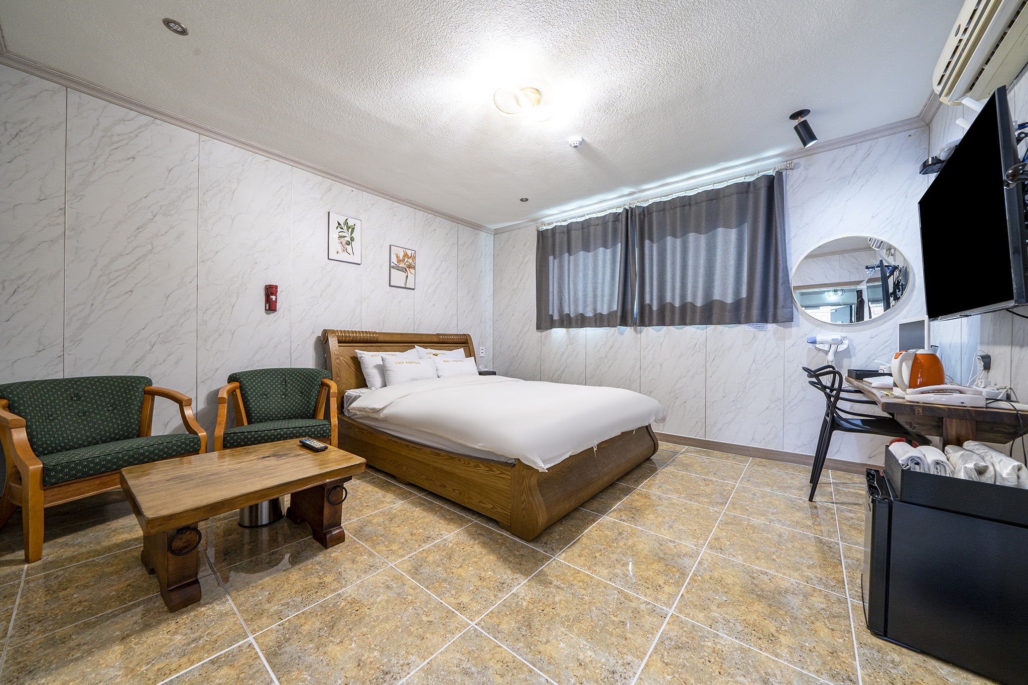 room detail thumbnail 0