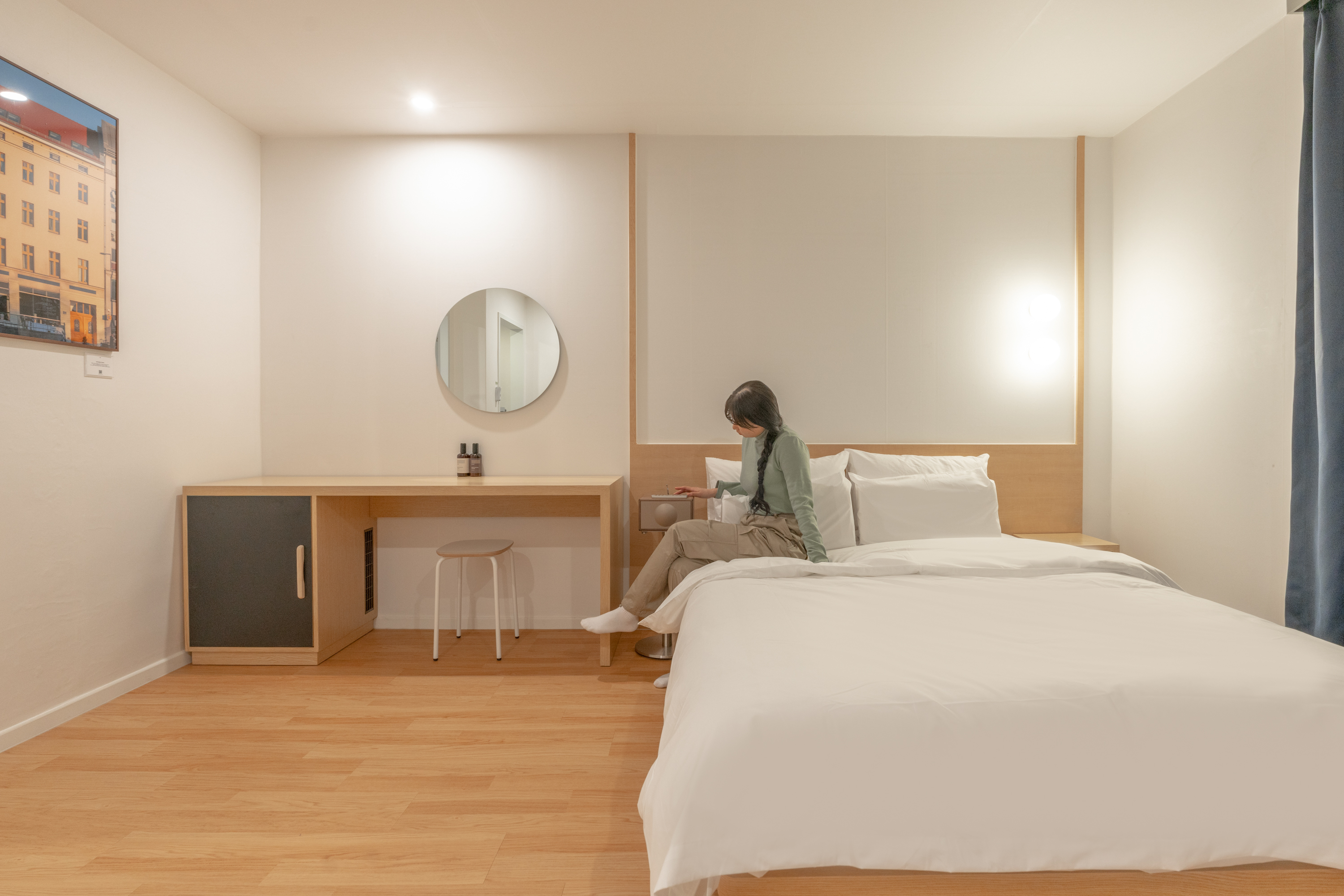 room detail thumbnail 2