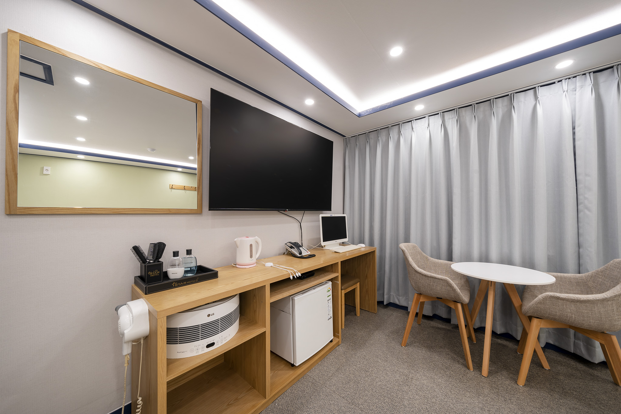 room detail thumbnail 2