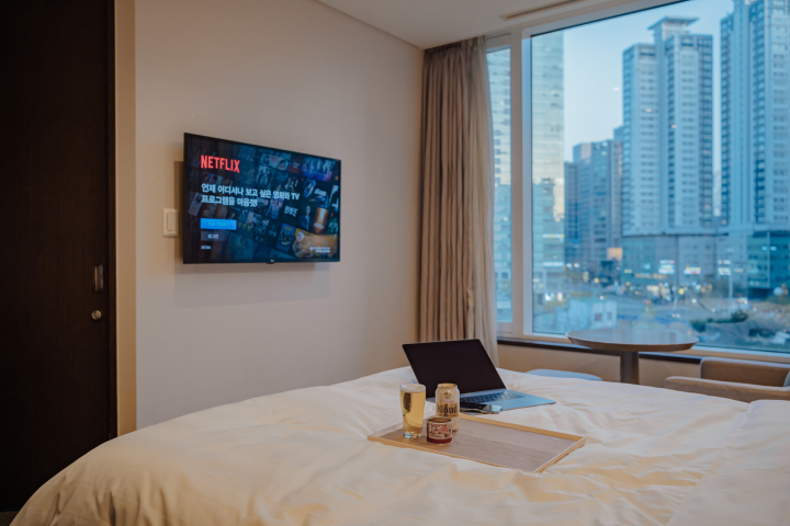 room detail thumbnail 1