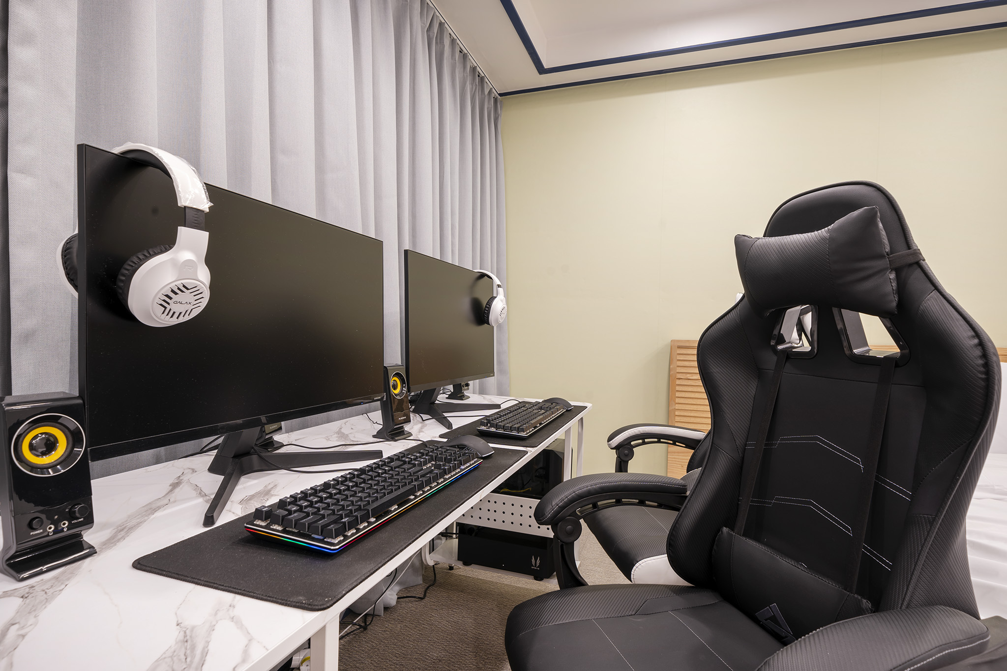 room detail thumbnail 2