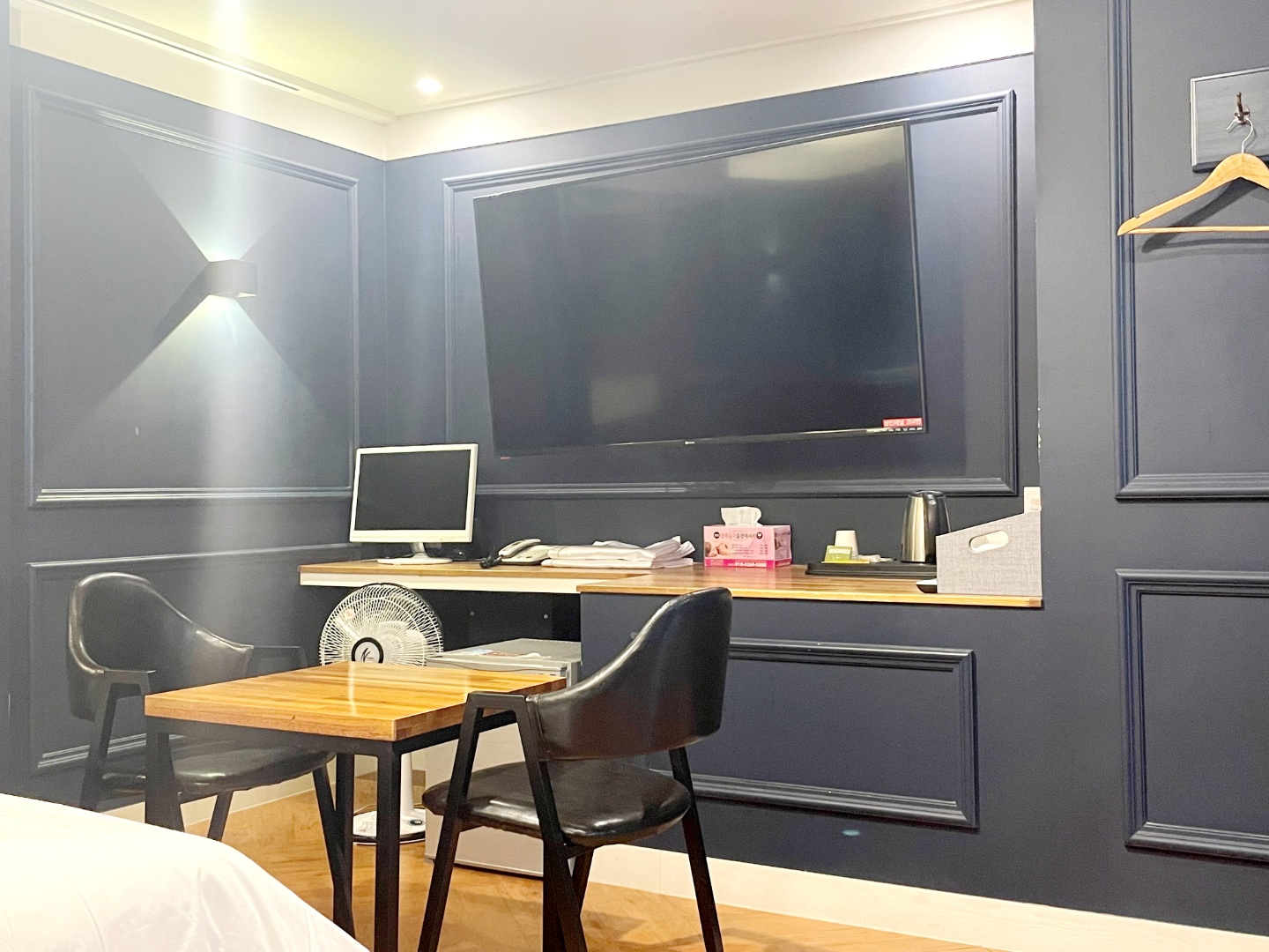 room detail thumbnail 2