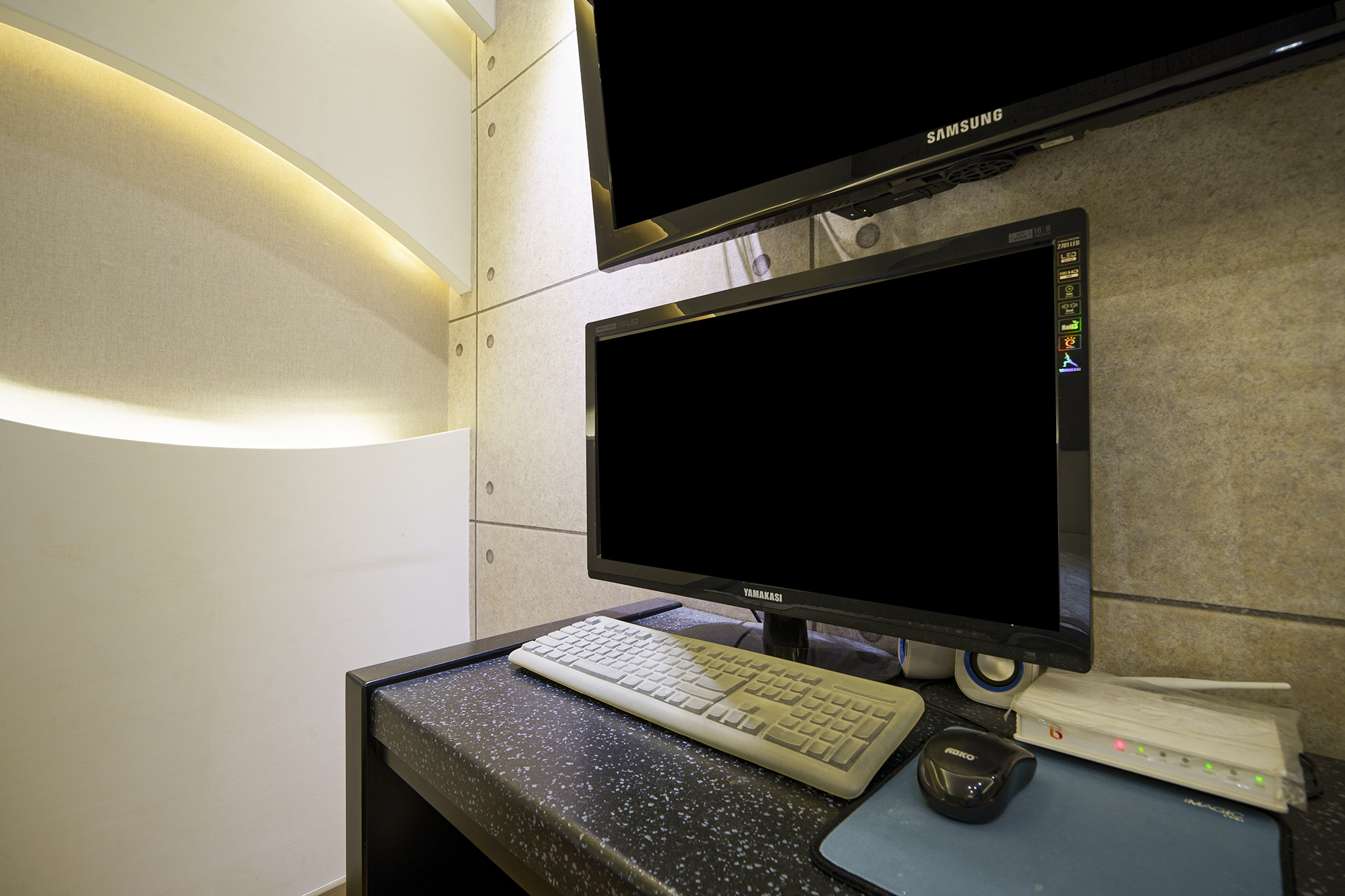 room detail thumbnail 2