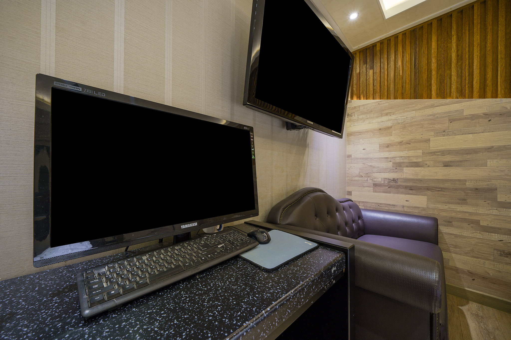 room detail thumbnail 2